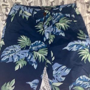 American Eagle Floral cargo shorts men